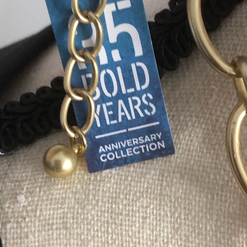 Chico’s 35 year anniversary necklace - Picture 4 of 6